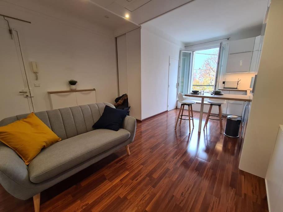 Studio A 2 Pas De La Gare Sartrouville Luaran gambar