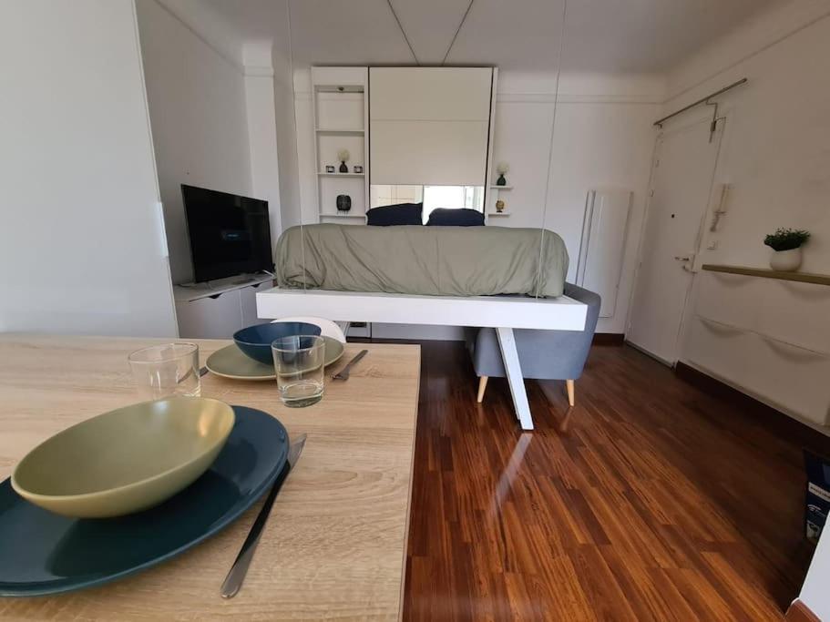 Studio A 2 Pas De La Gare Sartrouville Luaran gambar